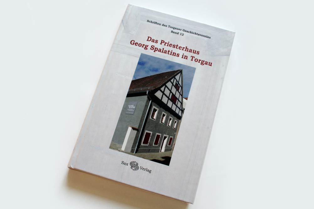 Jürgen Herzog, Elfie Werner (Hrsg.): Das Priesterhaus Georg Spalatins in Torgau. Foto: Ralf Julke