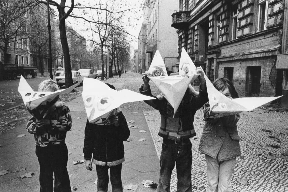 Roger Melis, Kinder in der Kollwitzstraße, Berlin 1974 © Nachlass Roger Melis