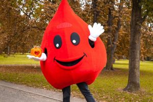 Blut spenden & gewinnen: UKL-Blutbank motiviert ab 19. Oktober mit neuen Aktion „Herbstblutspende!“ zum aktiven Lebenretten. Foto: Hagen Deichsel/UKL