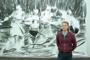 Der rumänisch-ungarische Maler Sebastian Hosu in seiner Einzelausstellung in der Josef-Filipp-Galerie in Leipzig im Sommer 2020. © Daniel Thalheim