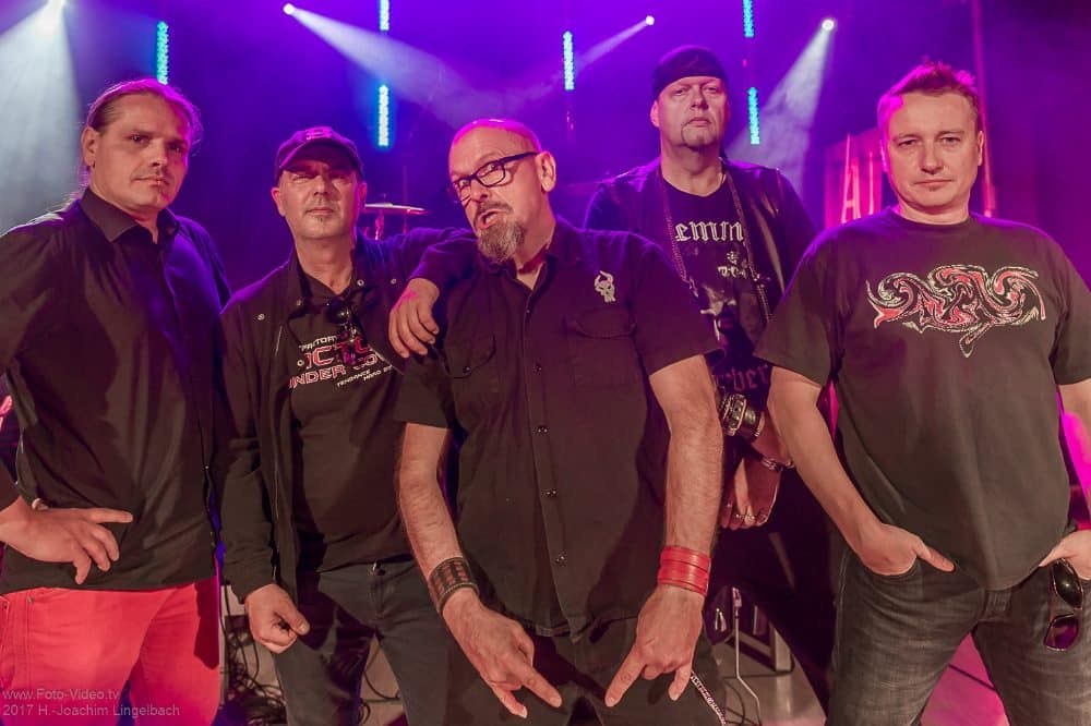 Factory Of Art will es 2020 noch enmal wissen und begeht im Herbst/Winter in neuer Besetzung noch einige Jubiläumsauftritte zum 30-jährigen Bestehen. Foto: Factory Of Art Management