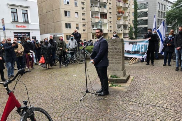 Anlässlich des Anschlages von Halle 2019 trafen sich Vertreter der jüdischen Gemeinde in der Gottschedstraße. Quelle: Initiativkreis 9. November