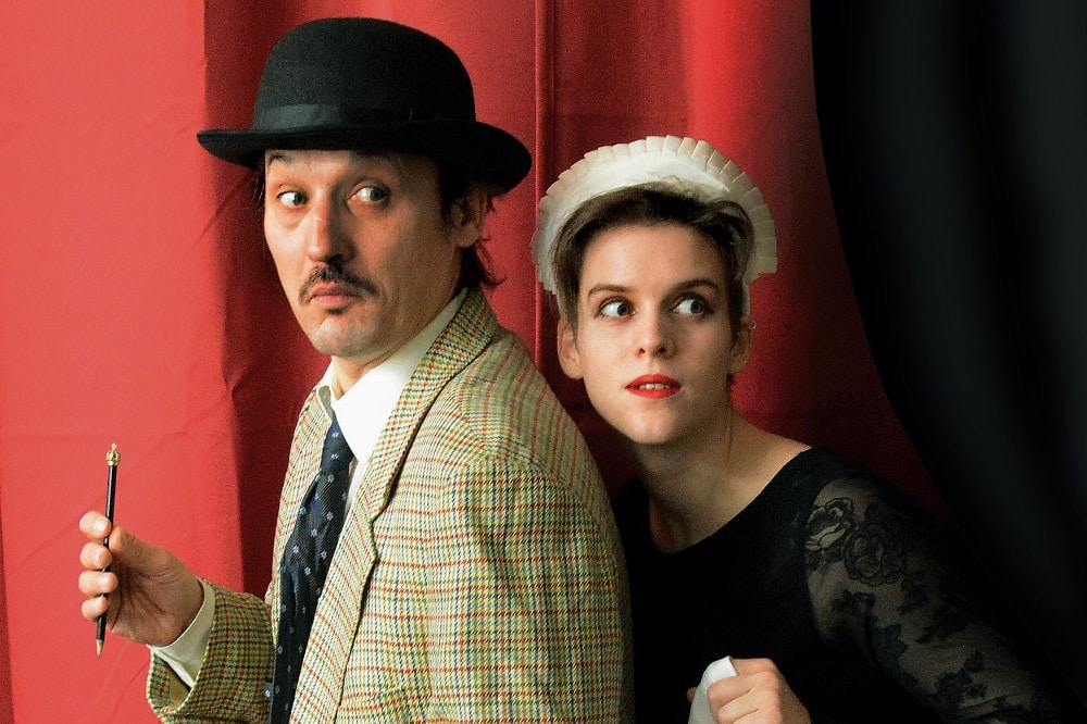 Mario Rothe-Frese (Inspector Hieronymus Matchers), Inka Wiederspohn (Sue) © Frank Schletter