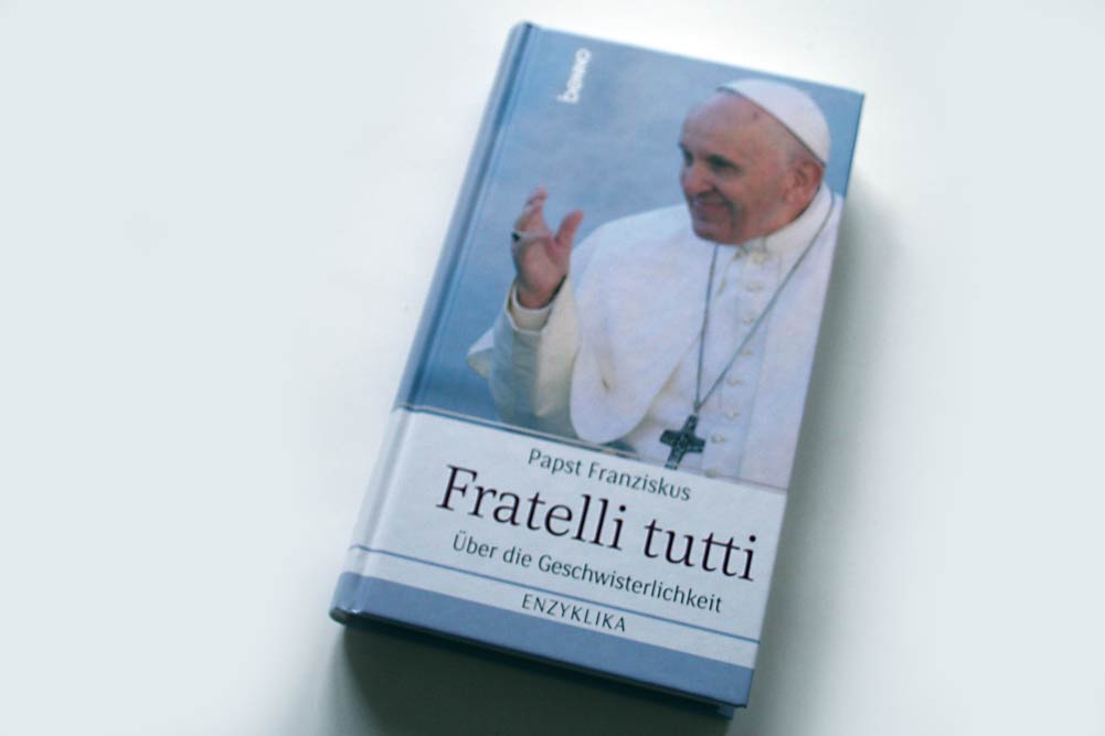 Papst Franziskus: Fratelli tutti. Foto: Ralf Julke