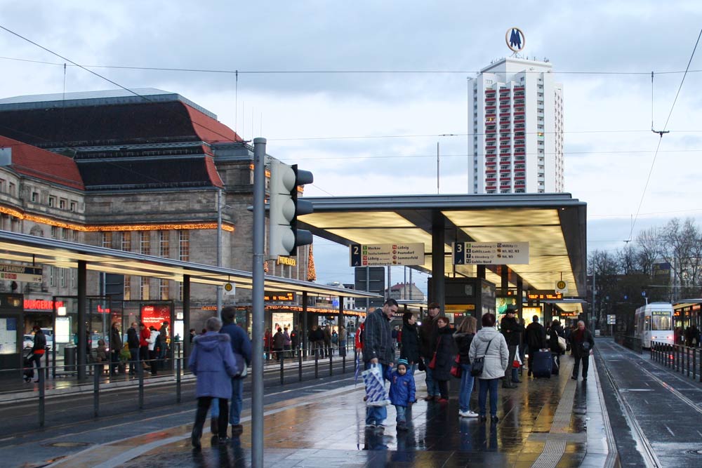 Ort der ersten Raucherinseln - LVB-Haltestelle Hauptbahnhof. Foto: Ralf Julke