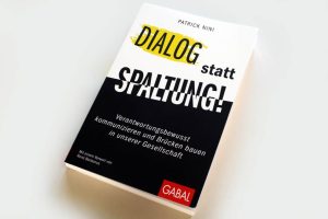 Patrick Nini: Dialog statt Spaltung! Foto: Ralf Julke