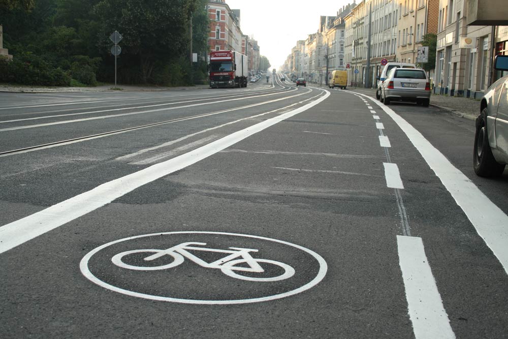 Radfahrstreifen in der Georg-Schumann-Straße. Foto: Ralf Julke
