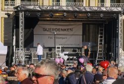 Augustusplatz, 7. Nove,ber 2020, 12:15 Uhr. Läuft mit der Maskenpflicht bei "Querdenken". Foto: L-IZ.de