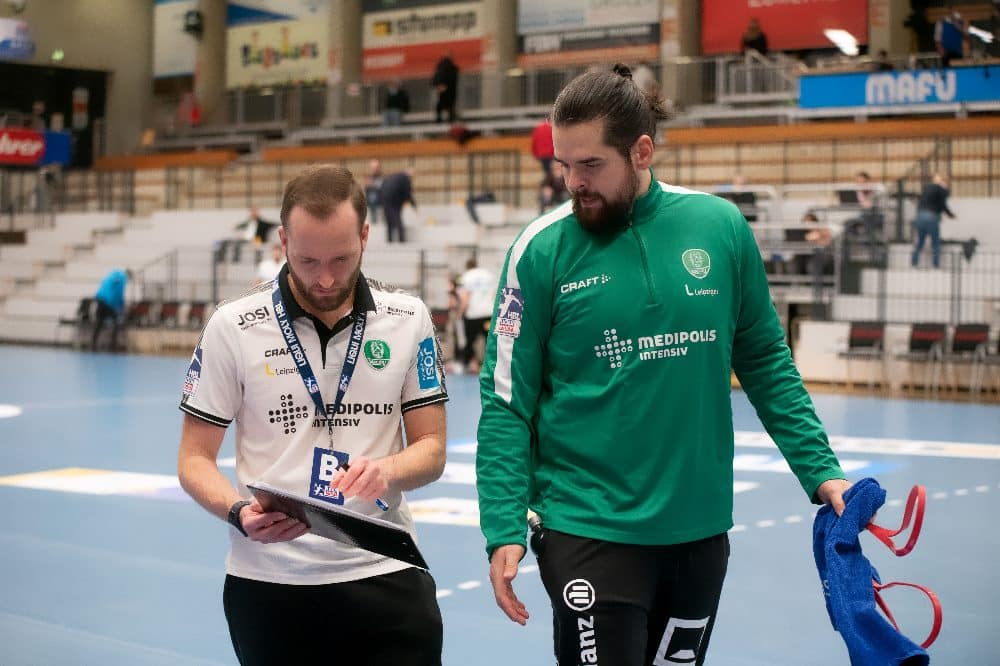 Chefcoach André Haber mit seinem Co-Trainer und Aushilfs-Torhüter Milos Putera. Foto: Klaus Trotter