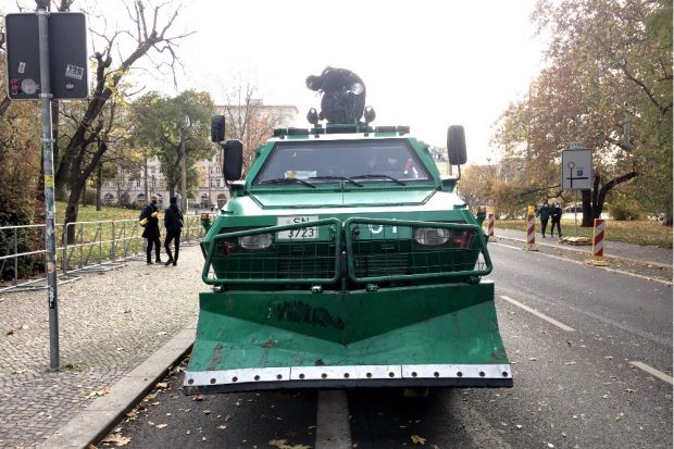 Nach Bremen wurde auch in Dresden die „Querdenken“-Demo verboten und durch die Polizei gemanagt (hier am 21.11.2020 in Leipizg) Foto: Tilly Domian
