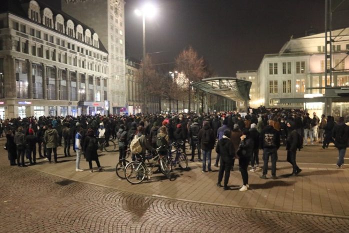 9. November 2020 - Reichpogromnacht - und wegen Samstag. Der Gegenprotest ist laut. Foto: L-IZ.de