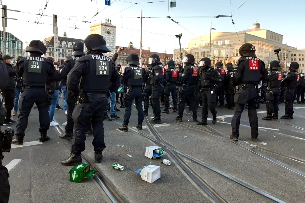 Schon am 7. November gab es "Antifa-Hurensöhne-Gesänge" bei der „Querdenken“-Kundgebung. Foto: Tilly Domian / L-IZ.de