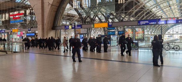 Polizei am Hauptbahnhof Leipzig zur gleichen Zeit. Foto: L-IZ.de