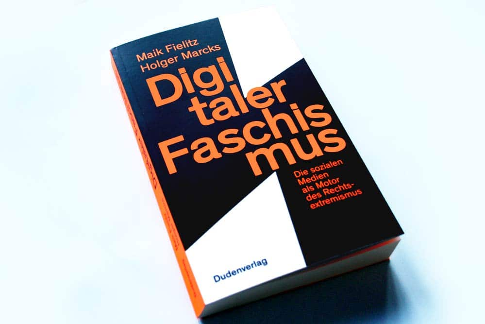 Maik Fielitz, Holger Marcks: Digitaler Faschismus. Foto: Ralf Julke