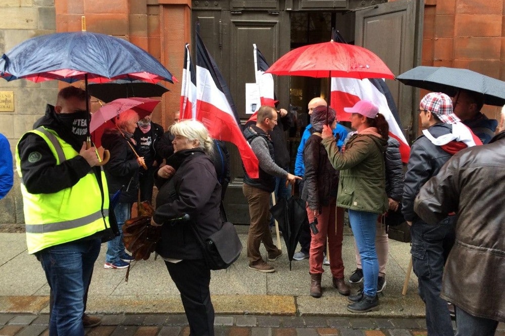 Reichsflaggen sind auf der Großdemo am Samstag offiziell unerwünscht. Da viele Neonazis kommen wollen, dürften sie trotzdem wieder zu sehen sein. Archivfoto: L-IZ.de