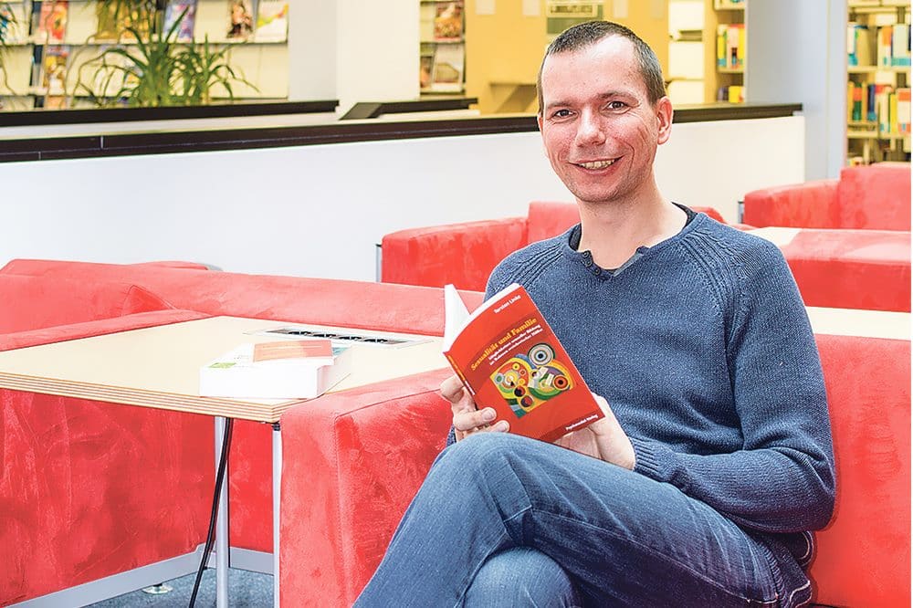 Sexualwissenschaftler Prof. Dr. Heinz-Jürgen Voß von der Hochschule Merseburg bildet Pädagogen aus und gibt ihnen Hilfe im Umgang mit sexuellen Themen. © Christian Auspurg, Hochschule Merseburg