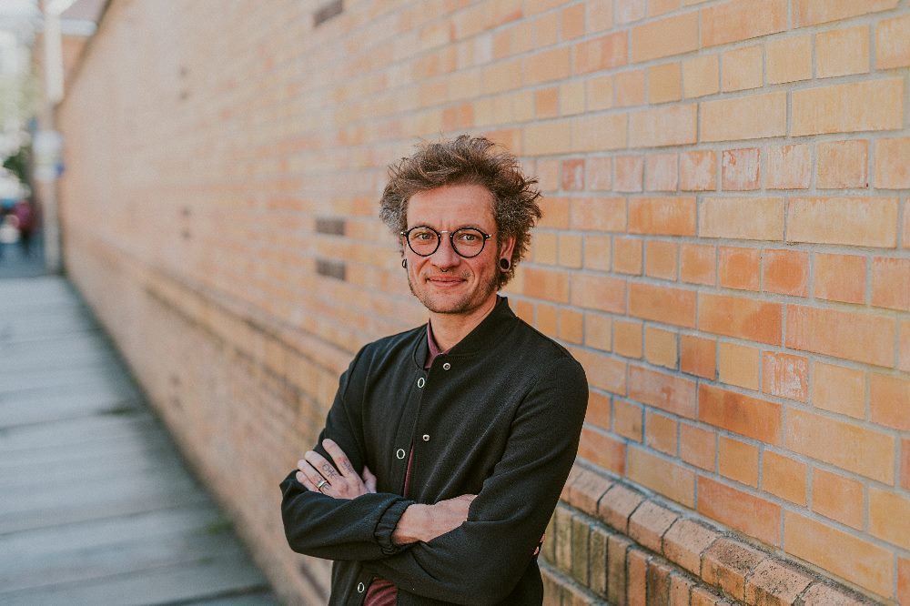 Tammo Wende ist Berater beim Verein RosaLinde in Leipzig. © Martin Neuhof