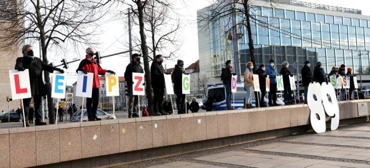Auch für morgen ist zurückhaltender Protest angekündigt. Hier „Leipzig denkt selbst“-Demo am 21.11.2020 auf dem Augustusplatz. Foto: L-IZ.de