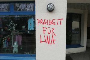 „Freiheit für Lina.“ Schriftzüge wie dieser sind in Connewitz nach der Verhaftung von Lina E. aufgetaucht. Foto: Martin Schöler