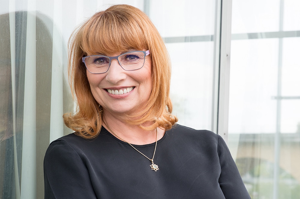 Auf einer Pressekonferenmz am Freitagabend informierte Sachsens Gesundheitsministerin Petra Köpping über die Maßnahmen der neuen Corona-Schutzverordnung. Foto: Kerstin Pötzsch