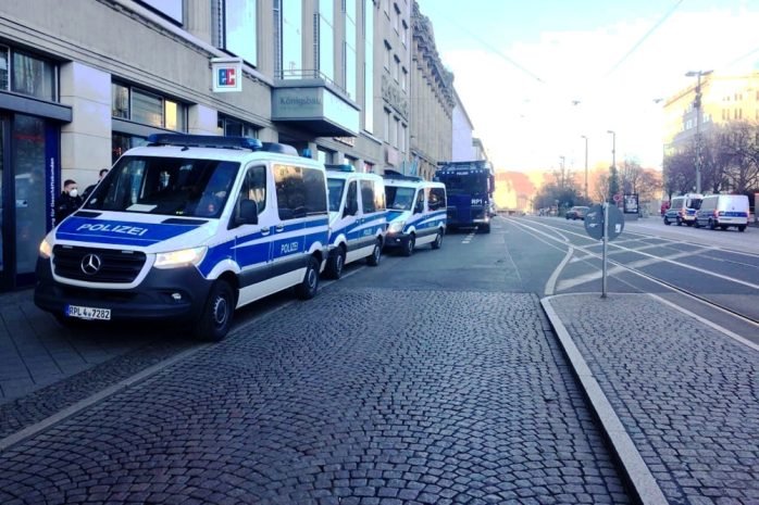 Polizei am Augustusplatz in Leipzig. Foto: L-IZ.de