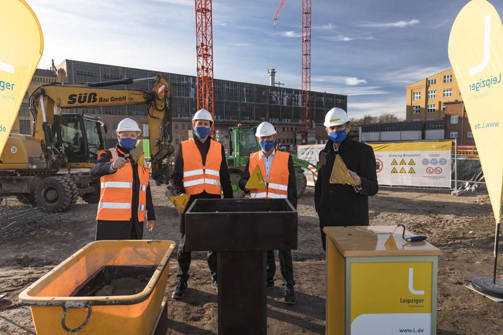 Grundsteinlegung fürs neue HKW Leipzig Süd: Thomas Brandenburg, Dr. Maik Piehler, Karsten Rogall und Burkhard Jung (von links). Foto: Leipziger Gruppe