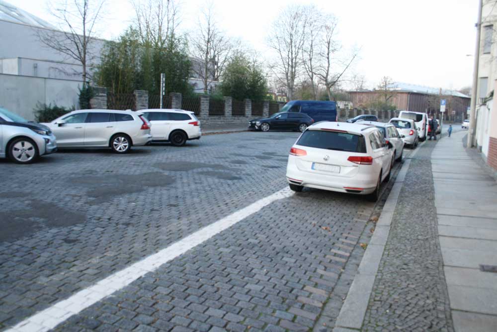 Die neue Parkanordnung im Kickerlingsberg. Foto: Ralf Julke