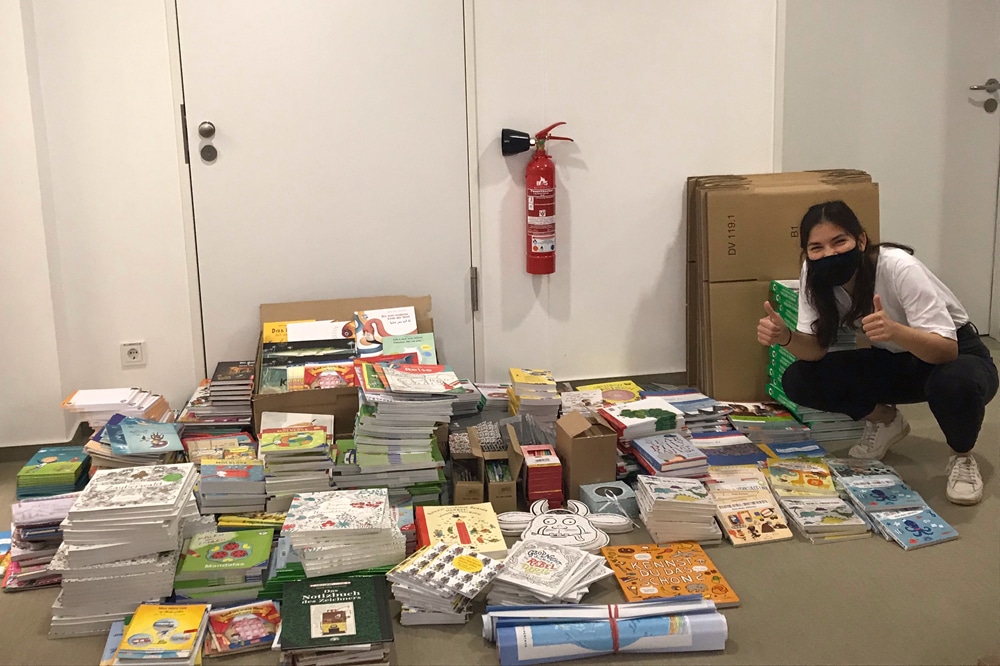 Kinderbücher für die Flüchtlingskinder auf Lesbos. Foto: Arbeitsgemeinschaft von Kinder- und Jugendbuchverlagen e. V.