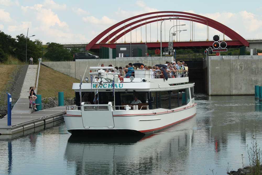 MS Wachau an der Schleuse zwischen Markkleeberger und Störmthaler See. Foto: Ralf Julke