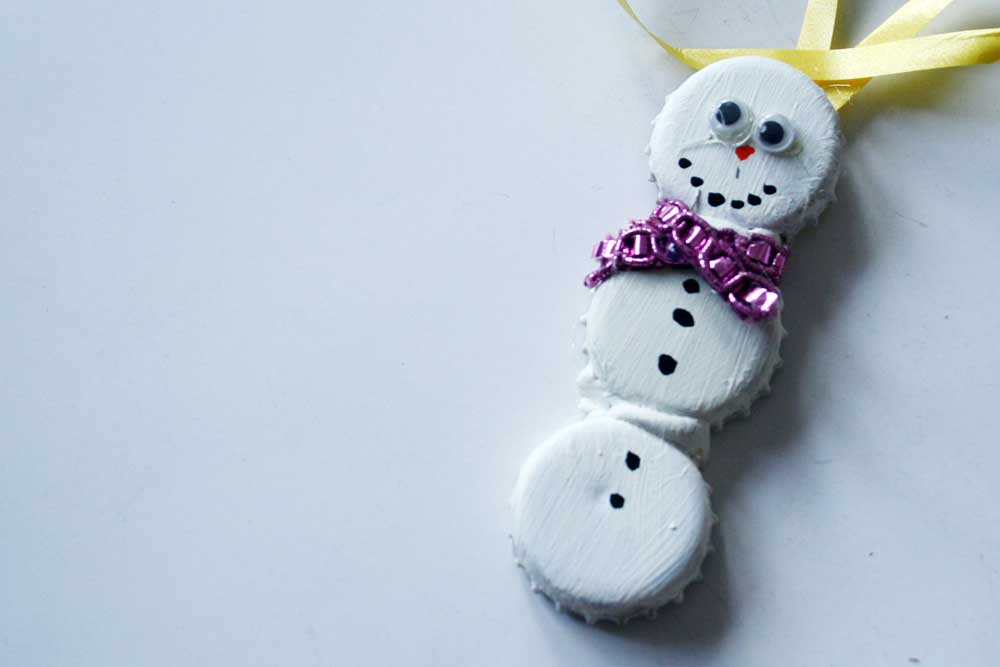 Ein niedlicher Schneemannanhänger