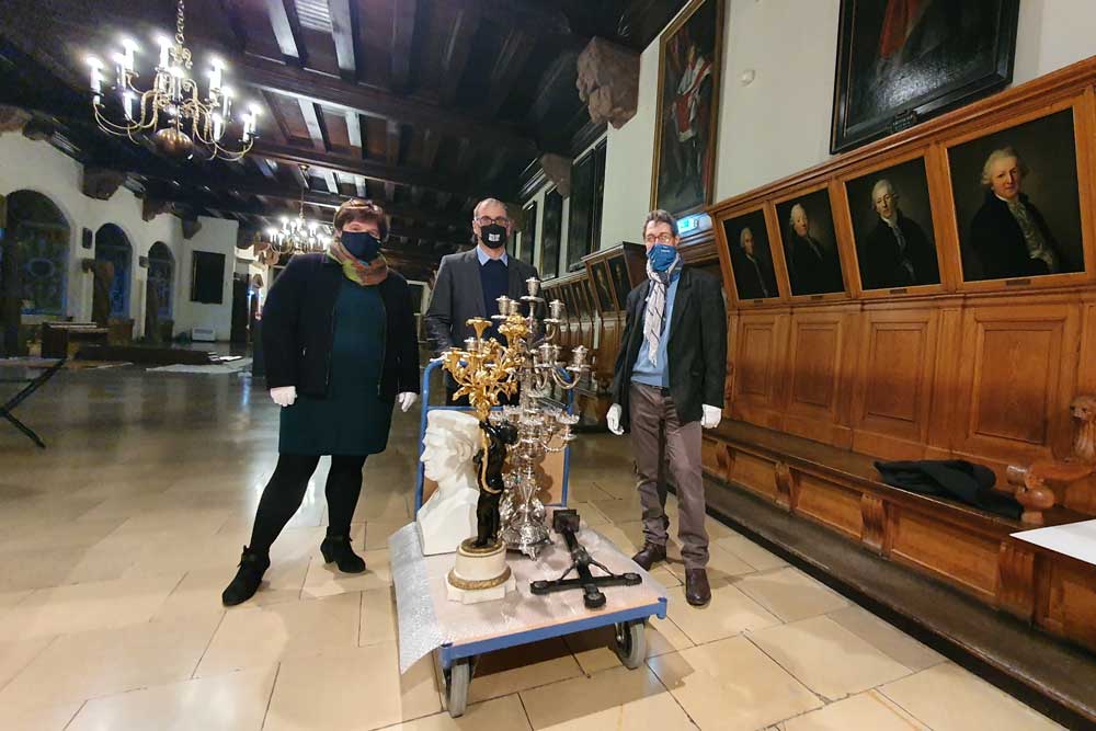 Dr. Maike Günther (Kuratorin für Stadtgeschichte bis 1800), Dr. Anselm Hartinger (Direktor Stadtgeschichtliches Museum) und Dr. Ansgar Scholz (Kulturamt der Stadt Leipzig) im historischen Festsaal des Alten Rathaus. Foto: Stadtgeschichtliches Museum Leipzig, Katja Etzold