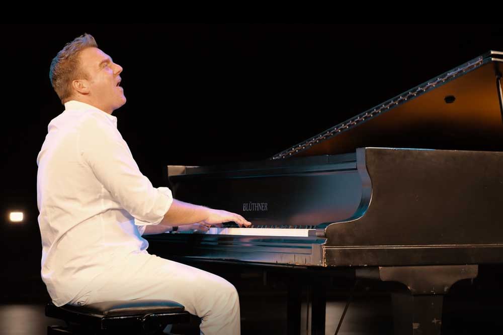 René Ulbrich beim Videodreh für "Holijadijaho" im Mittelsächsischen Theater Döbeln. Pressefoto: René Ulbrich