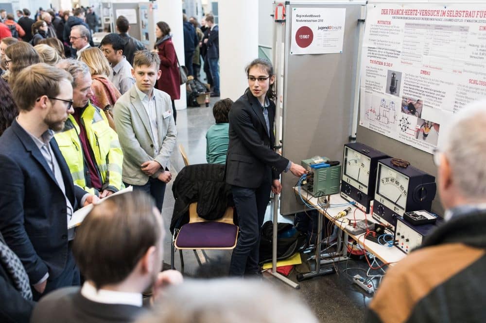 Junge Forscher präsentieren 2018 beim Regionalwettbewerb Nordwestsachsen ihr Projekt. 2021 wird das voraussichtlich online stattfinden. Foto: Christian Hüller