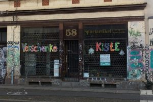 Der Umsonstladen in der Wurzner Straße. Coronabedingt in der Zwangspause. Foto: L-IZ.de