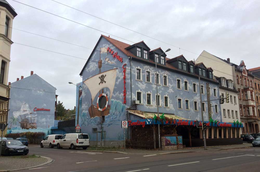 Fassadengestaltung des „Casablanca“ in der Ossietzkystraße / Ecke Leostraße in Schönefeld. Foto: L-IZ