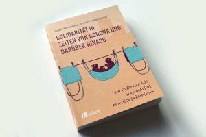 Uwe E. Kemmenies, Gerhard Trabert (Hrsg.): Solidarität in Zeiten von Corona und darüber hinaus. Foto: Ralf Julke