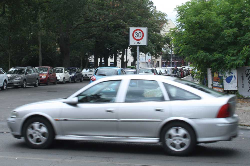 Tempo 30 in der Bernhard-Göring-Straße. Foto: Ralf Julke