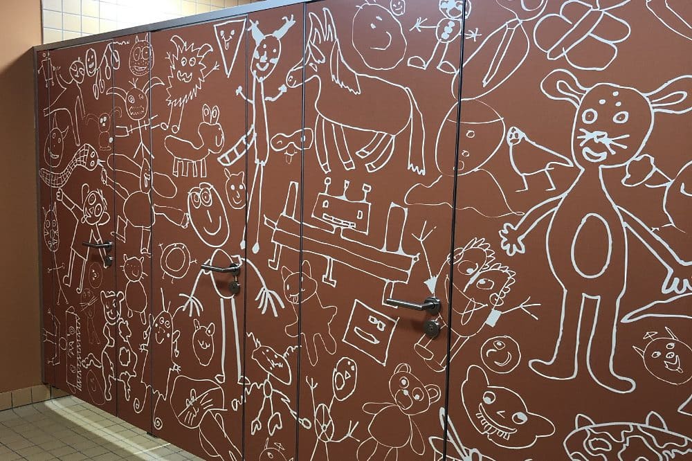 Die mit „Monstern“ verzierten Toilettentüren. Quelle: Stadt Leipzig