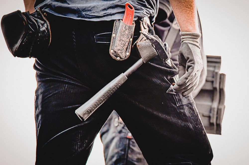 Dachdecker haben Anspruch auf einen höheren Mindestlohn. Die IG BAU ruft Beschäftigte zum Lohn-Check auf. Foto: IG BAU