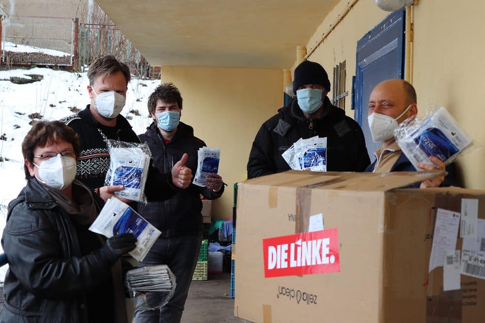 v.l.n.r. Kerstin Köditz, Sven Wittenberg (Tafel Muldental e.V), Jens Kretzschmar (Kreisvorsitzender Die Linke Westsachsen). Quelle: Die Linke Westsachsen
