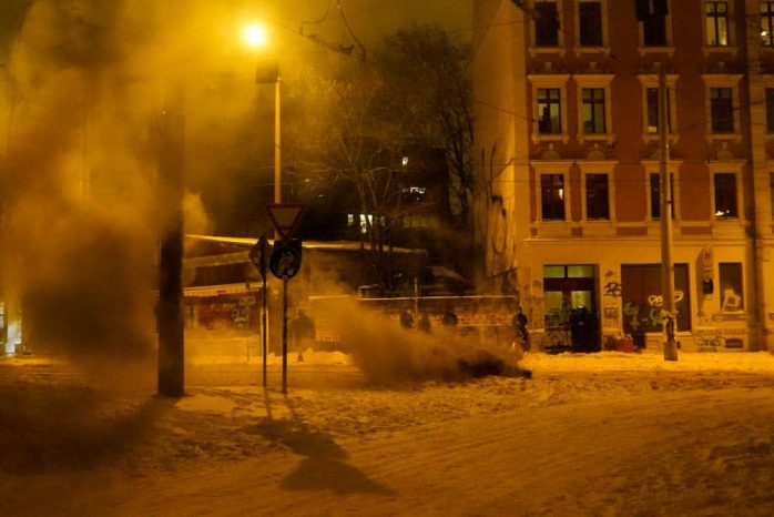Schneeballschlacht am Connewitzer Kreuz am 7. Februar 2021. Foto