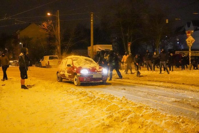 Schneeballschlacht am Connewitzer Kreuz am 7. Februar 2021. Foto