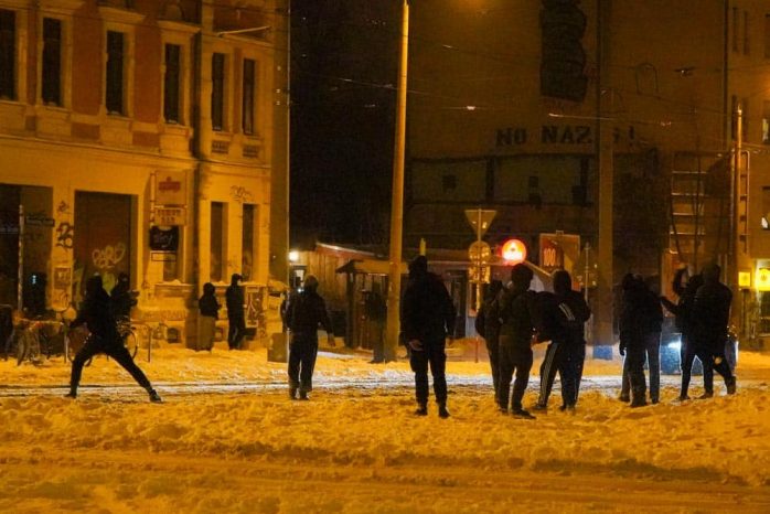 Schneeballschlacht am Connewitzer Kreuz am 7. Februar 2021. Foto