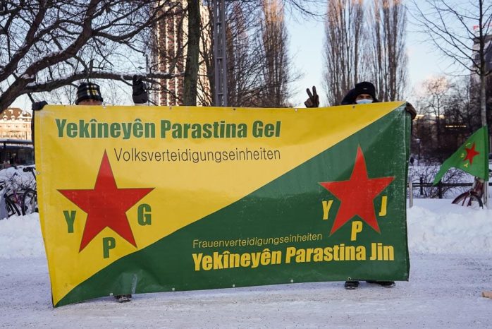 Pro-kurdische Kundgebung auf dem Willy-Brandt-Platz. Foto: Martin Schöler