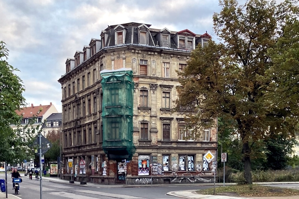 Leerstehend und im Verfall: die Hermann-Liebmann-Straße 43 im Leipziger Osten. Foto: Privat