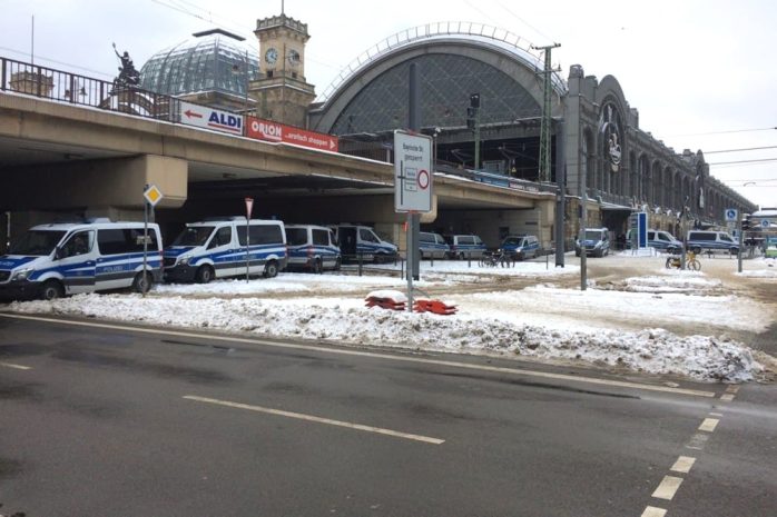 Heute weitgehend arbeitslos - die Polizei am Dresdner Hauptbahnhof. Foto: LZ