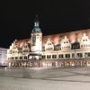 Leipziger/-innen dürfen bald wieder nachts unterwegs sein. Leipzigs Marktplatz im Lockdown, 20 Uhr. Foto: LZ