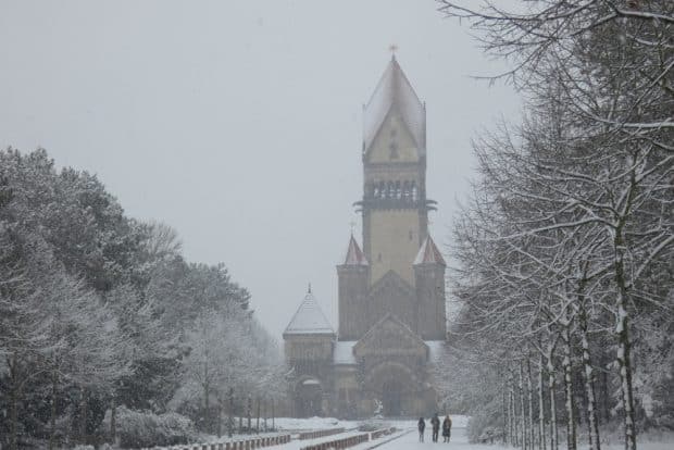 So sah es bis vor kurzem noch aus: Winter pur und Schnee, hier der Leipziger Südfriedhof im Frühjahr 2021. Foto: Lucas Böhme