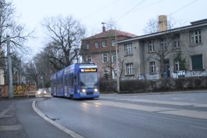 Straßenbahn Linie 12 in der Lützowstraße. Foto: Ralf Julke
