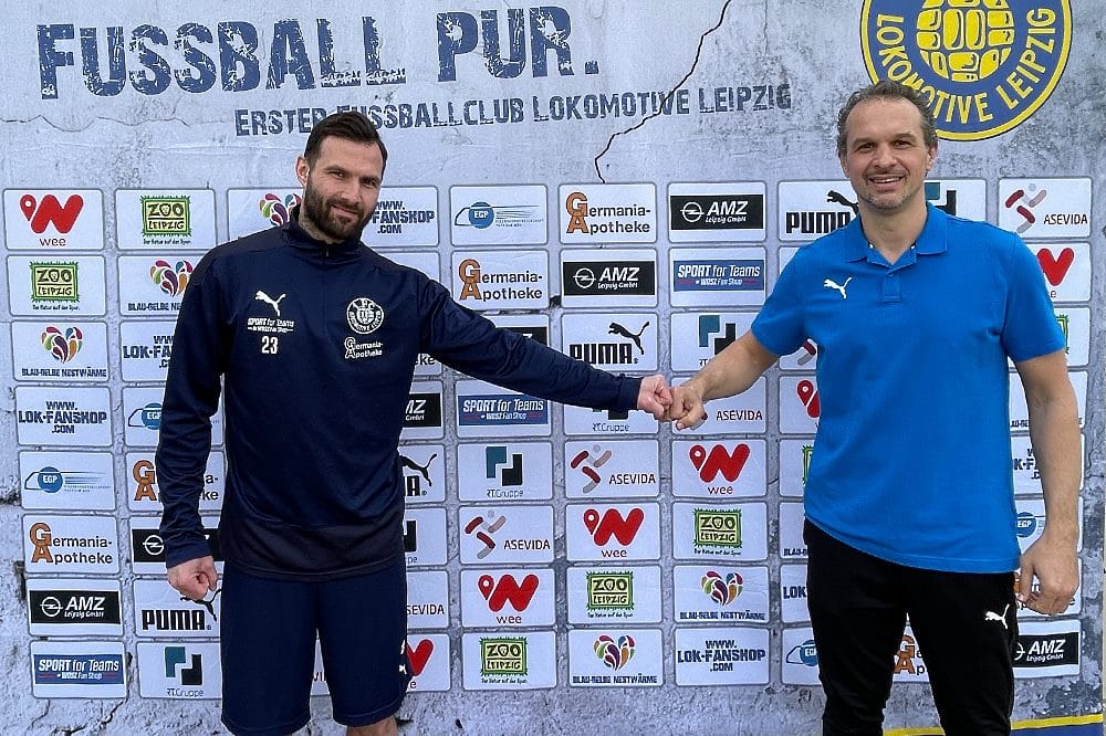 Sascha Pfeffer und Cheftrainer Almedin Civa. Quelle: 1. FC Lokomotive Leipzig